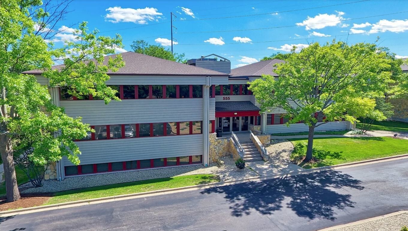 555 D'Onofrio Dr, Madison, WI à vendre Photo principale– Image 1 sur 6