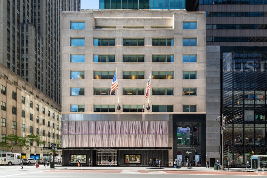 640 Fifth Ave, New York, NY à louer - Photo de l’immeuble – Image 2 sur 4