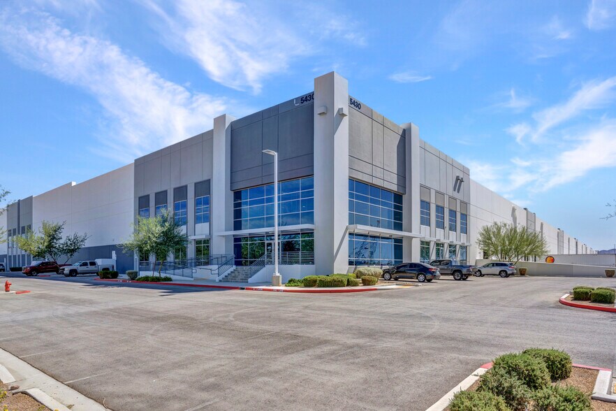 5430 Donovan Way, North Las Vegas, NV à louer - Photo de l’immeuble – Image 1 sur 6