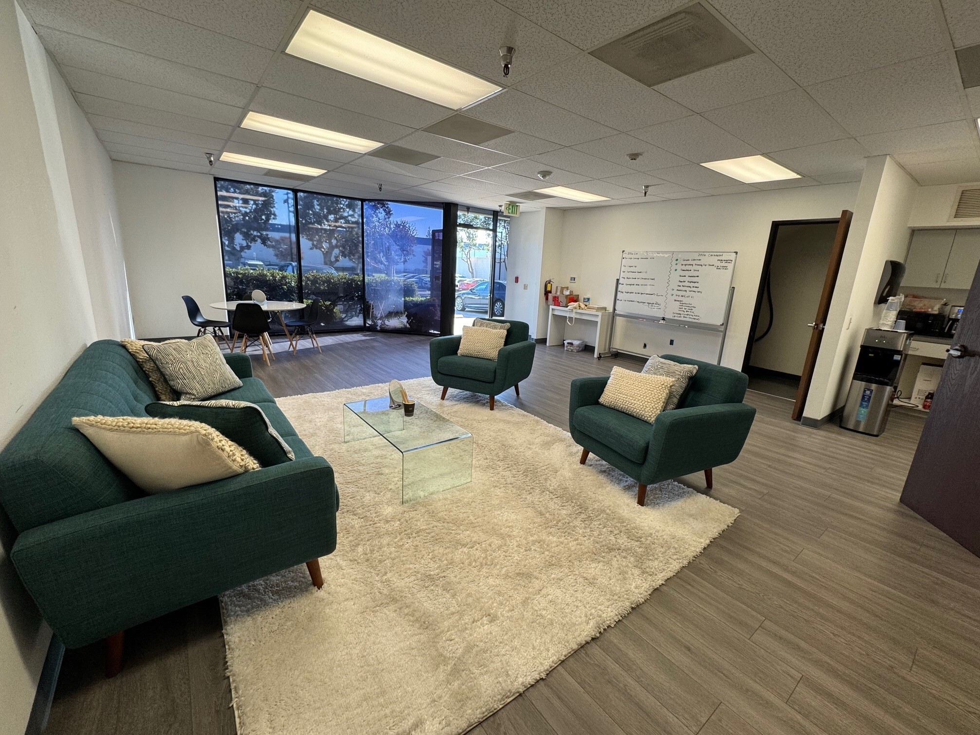 9400-9430 Topanga Canyon Blvd, Chatsworth, CA à louer Photo de l’immeuble– Image 1 sur 5