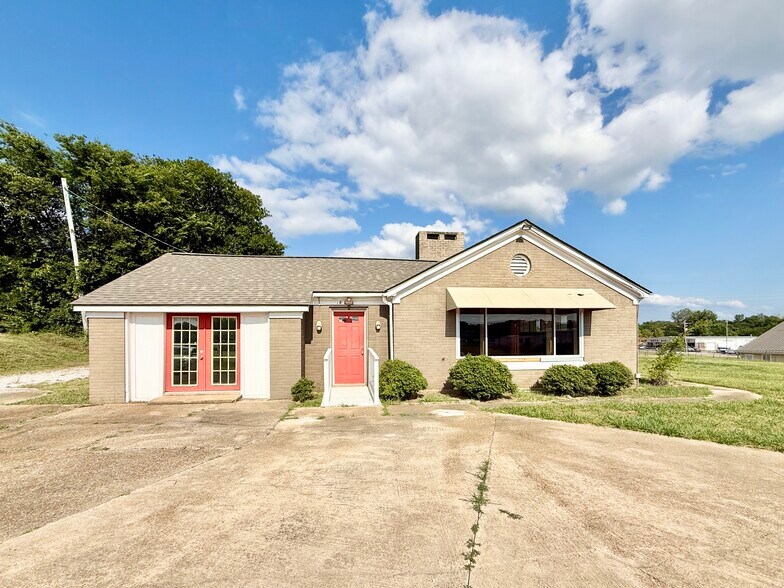 1811 S Gloster St, Tupelo, MS à louer - Photo de l’immeuble – Image 1 sur 5