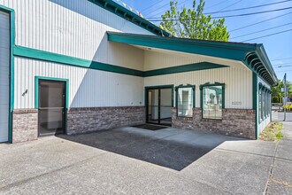 1625 SE Lafayette St, Portland, OR à louer Photo intérieure– Image 2 sur 6