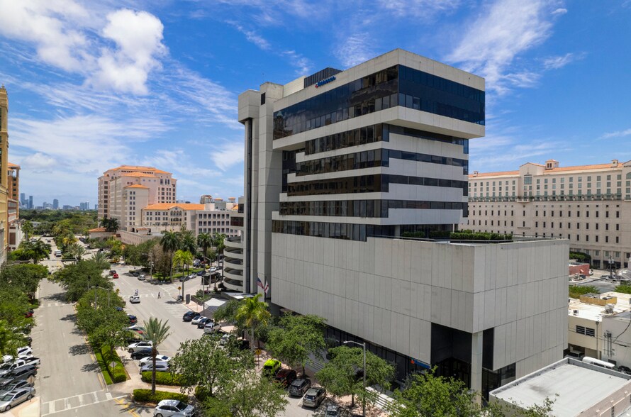 150 Alhambra Cir, Coral Gables, FL à louer - Photo de l’immeuble – Image 2 sur 13