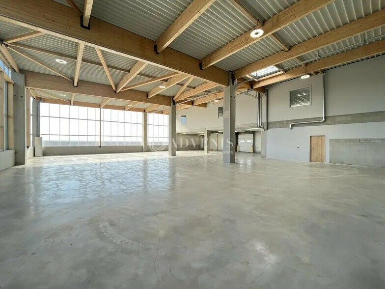 Local d’activités dans Tremblay-en-France à louer - Photo intérieure – Image 1 sur 9