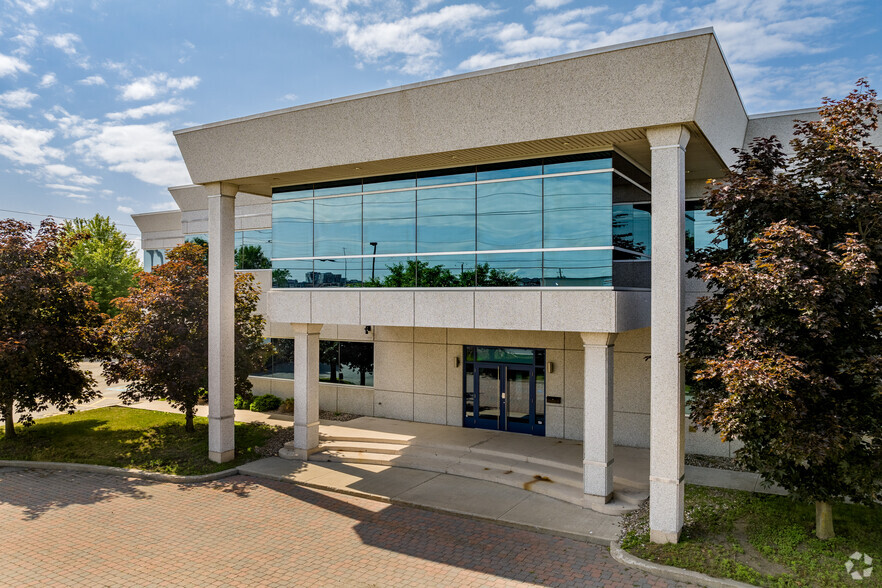 300 Rue Joseph-Carrier, Vaudreuil-dorion, QC à louer - Photo de l’immeuble – Image 2 sur 8