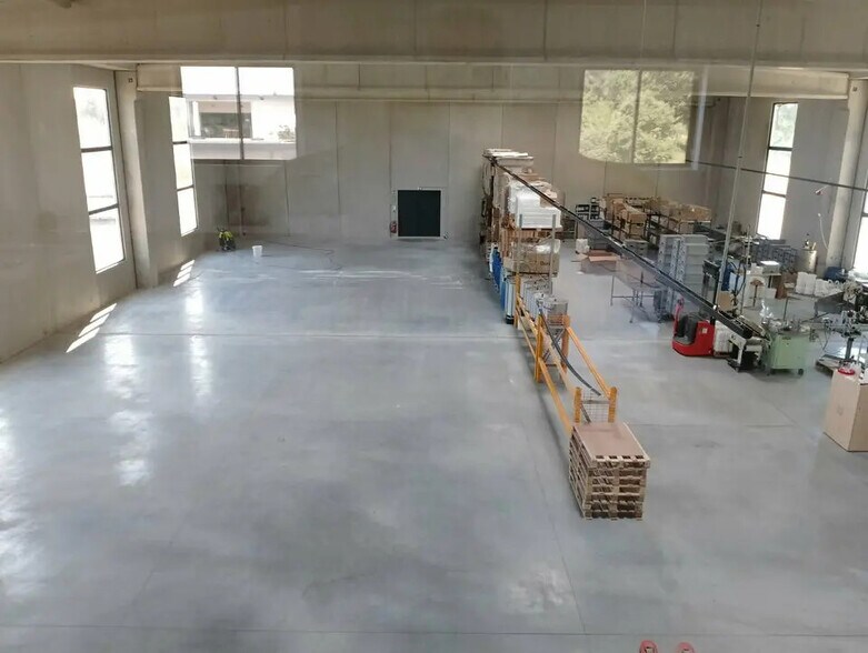 Industriel/Logistique dans Saint-Estève-Janson à louer - Photo de l’immeuble – Image 3 sur 8