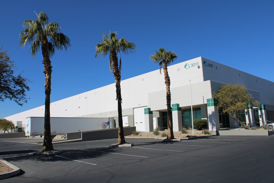 3010 E Alexander Rd, North Las Vegas, NV à louer - Photo de l’immeuble – Image 1 sur 9