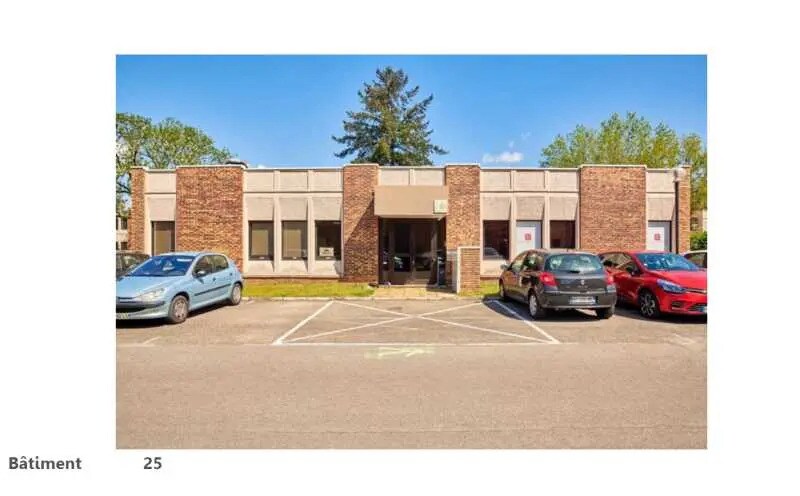 Bureau dans Vénissieux à louer - Photo de l’immeuble – Image 3 sur 30