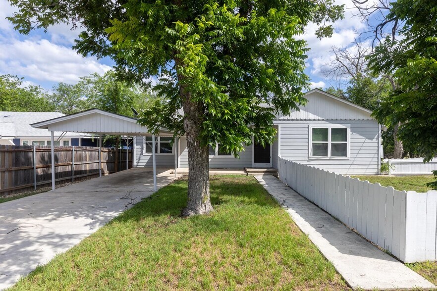 1445 Hillview Ave, New Braunfels, TX à vendre - Photo de l’immeuble – Image 2 sur 29