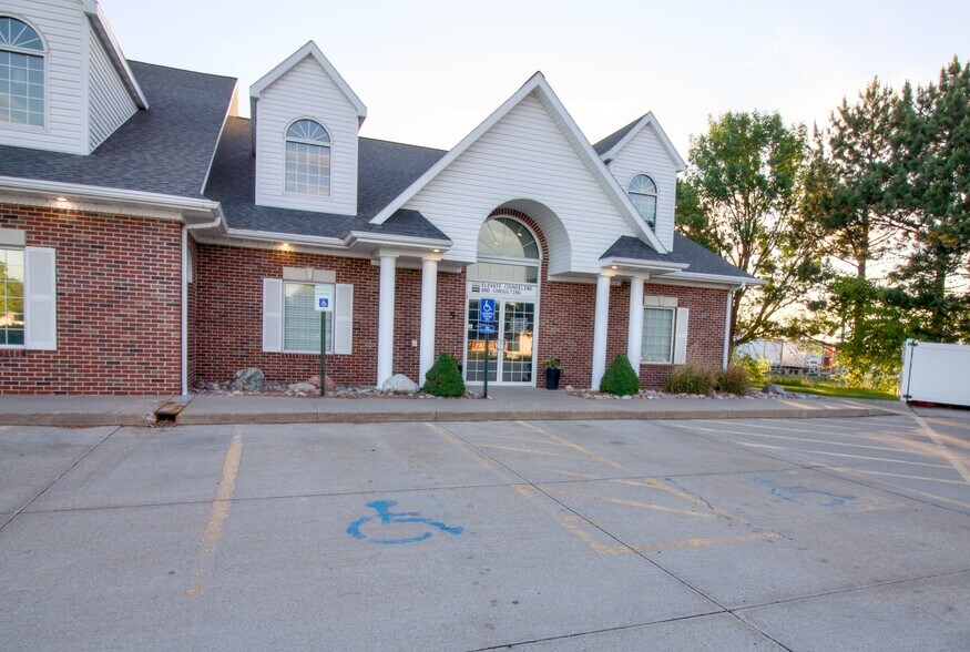 5308 Parklane Pl, Kearney, NE à vendre - Photo de l’immeuble – Image 3 sur 33