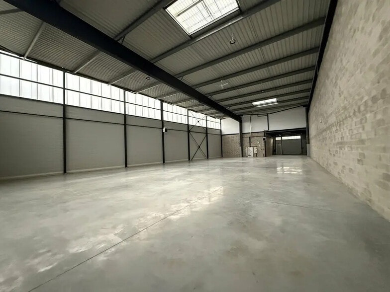 Bureau dans Stains à louer - Photo intérieure – Image 2 sur 11