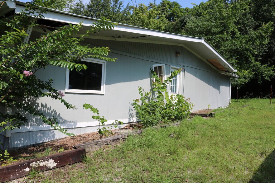 11716 McMinnville Hwy, Walling, TN à vendre - Photo de l’immeuble – Image 3 sur 16