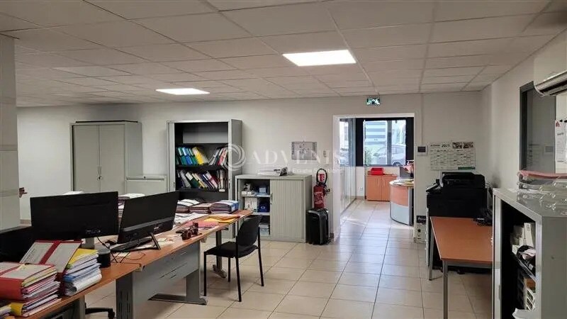 Local d’activités dans Sainte-Luce-sur-Loire à louer - Photo de l’immeuble – Image 2 sur 12