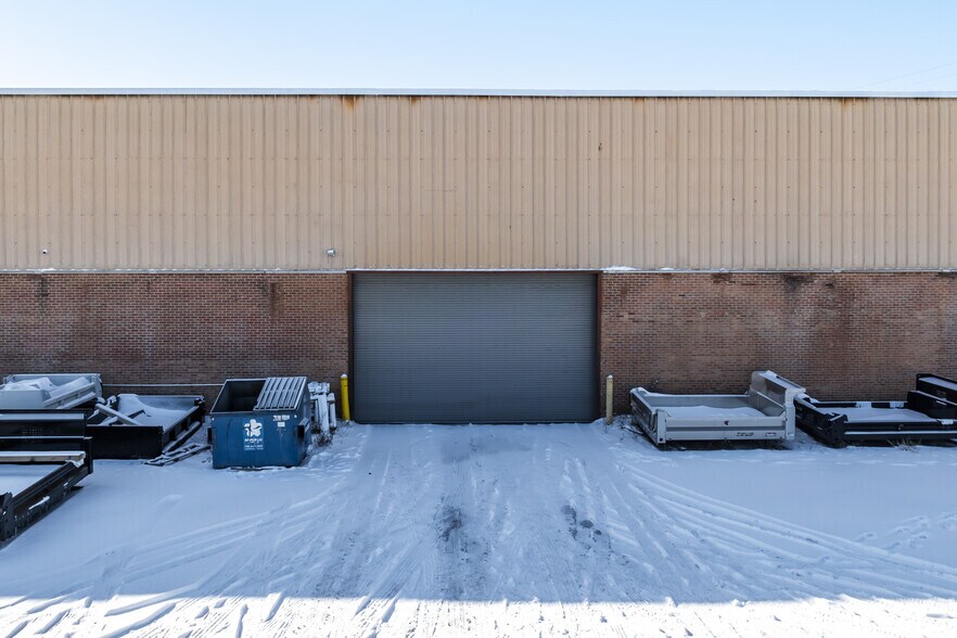 1700 W Cortland Ct, Addison, IL à louer - Photo de l’immeuble – Image 3 sur 5