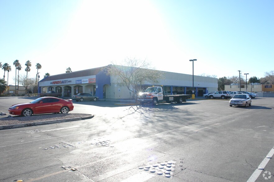 637 E Sahara Ave, Las Vegas, NV à louer - Photo principale – Image 2 sur 3