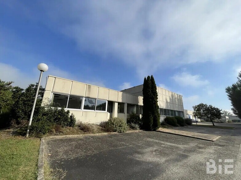 Local d'activités dans Bordeaux à vendre - Photo de l’immeuble – Image 2 sur 5