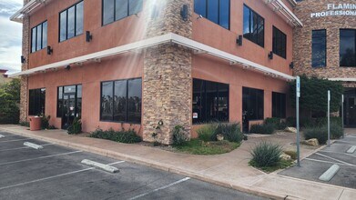 8845 W Flamingo Rd, Las Vegas, NV à louer Photo de l’immeuble– Image 1 sur 16