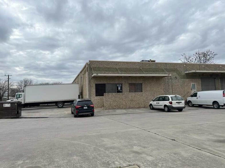 915 S Acme Rd, San Antonio, TX à louer - Photo de l’immeuble – Image 3 sur 6