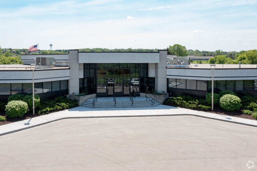 1507 E Sunset Dr, Waukesha, WI à vendre - Photo de l’immeuble – Image 3 sur 8