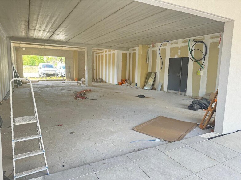 Bureau dans Aubagne à louer - Photo de l’immeuble – Image 1 sur 7