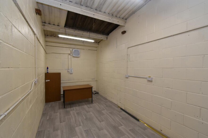 18-24 Stanley Ave, Wembley à louer - Photo de l’immeuble – Image 1 sur 8