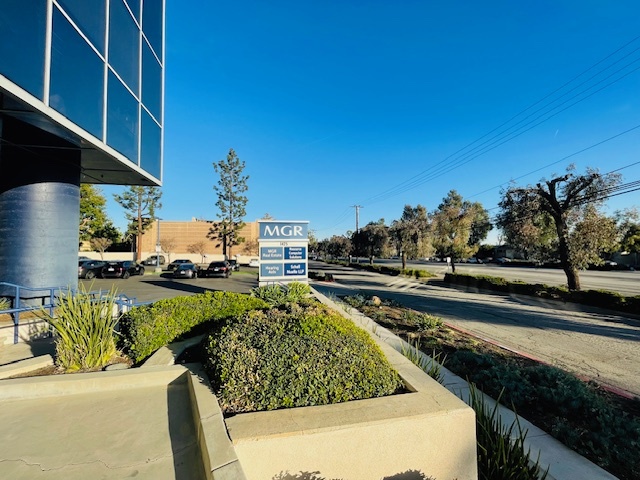 1425 W Foothill Blvd, Upland, CA à louer - Photo de l’immeuble – Image 2 sur 21