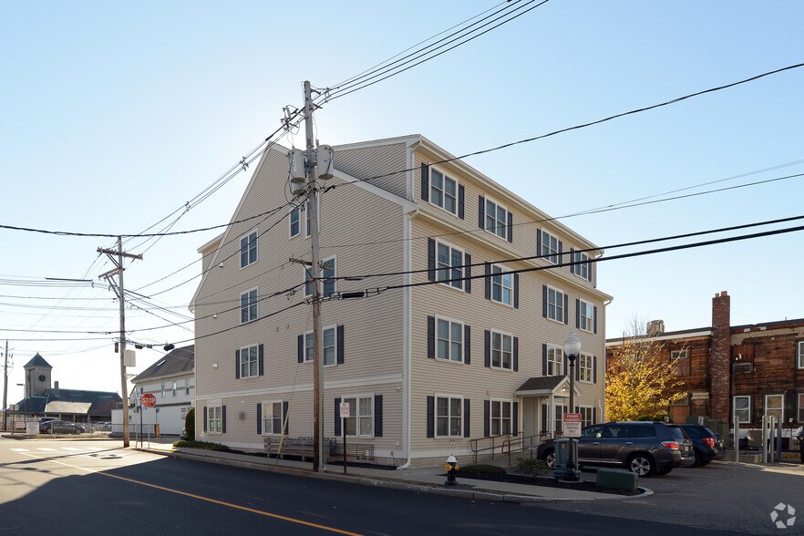 10 Porter St, Stoughton, MA à louer - Photo de l’immeuble – Image 2 sur 41
