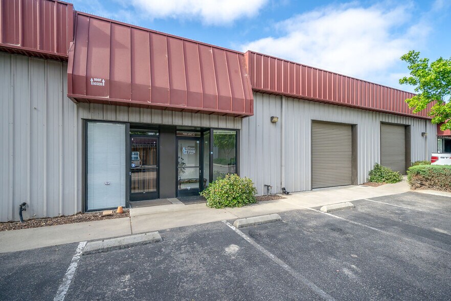 708 Paso Robles St, Paso Robles, CA à louer - Photo de l’immeuble – Image 2 sur 13
