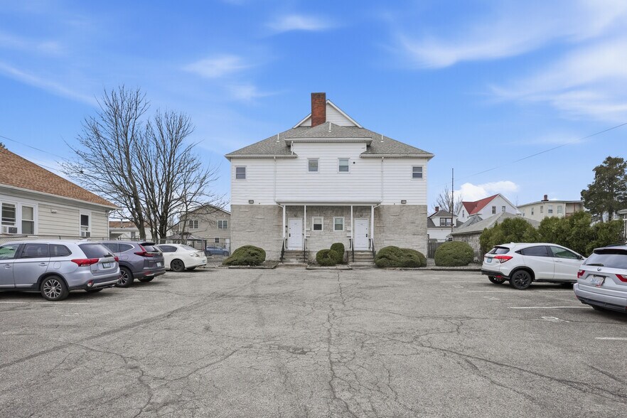 122 Lowell Ave, Providence, RI à vendre - Photo de l’immeuble – Image 2 sur 8
