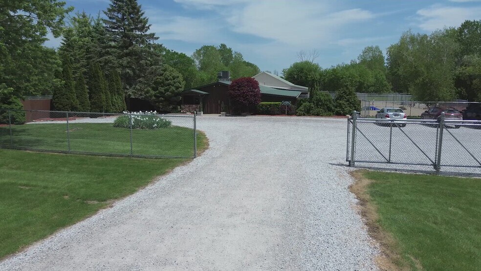 75600 Van Dyke Rd, Bruce Township, MI à vendre - Vidéo sur l’annonce professionnelle – Image 2 sur 40