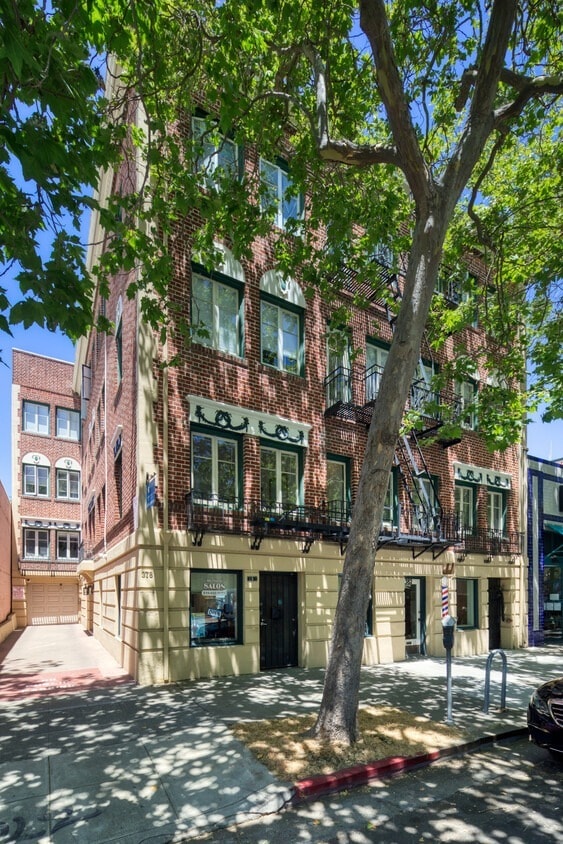 378 Grand Ave, Oakland, CA à louer Photo principale– Image 1 sur 3