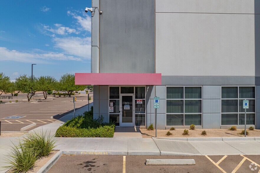 8691 W Jefferson St, Tolleson, AZ à louer - Photo de l’immeuble – Image 2 sur 22