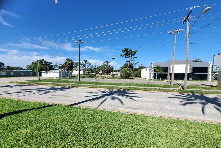 1522 Ridgewood Ave, Holly Hill, FL à vendre - Photo de l’immeuble – Image 2 sur 17