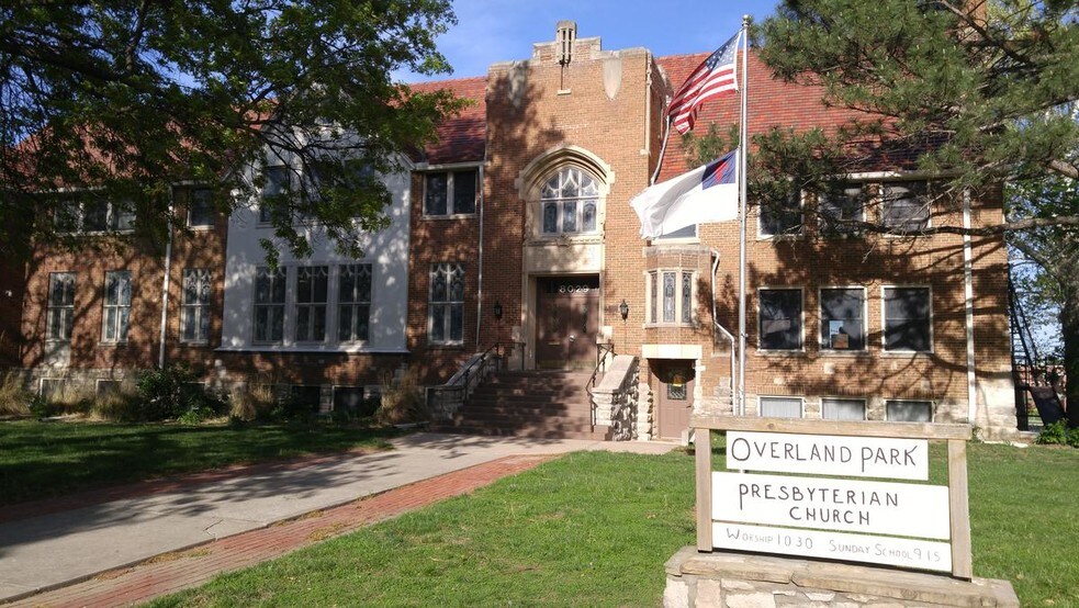 8029 Overland Park Dr, Overland Park, KS à vendre - Photo principale – Image 1 sur 2