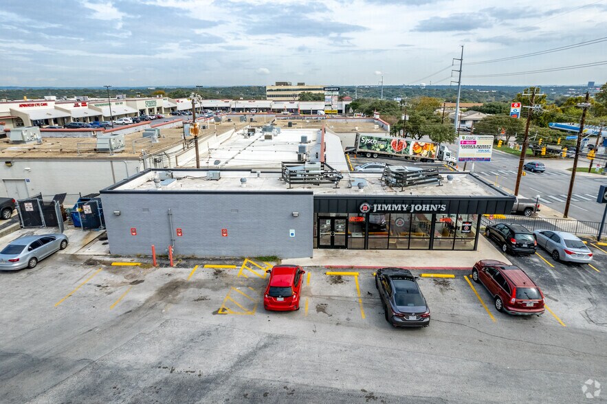 8015 Callaghan Rd, San Antonio, TX à vendre - Photo de l’immeuble – Image 2 sur 3