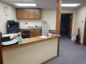 1333 College Ave, South Milwaukee, WI à louer Photo intérieure– Image 2 sur 5