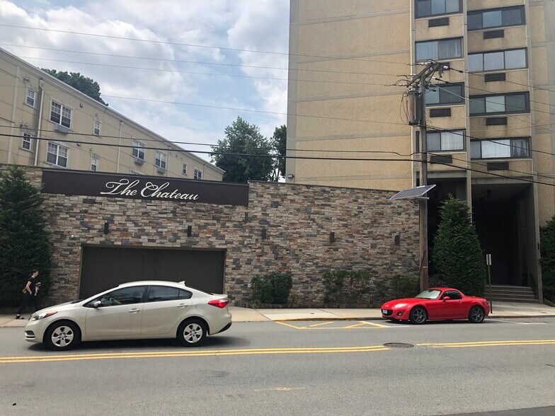 555 Gorge Rd, Cliffside Park, NJ à louer - Photo de l’immeuble – Image 3 sur 7