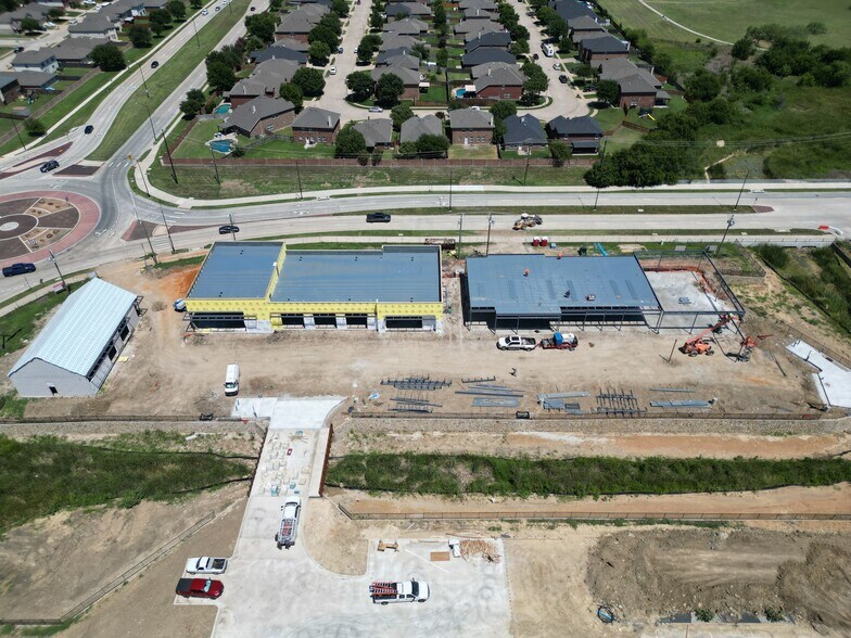 9555 Harmon Rd, Fort Worth, TX à louer - Photo de l’immeuble – Image 3 sur 7