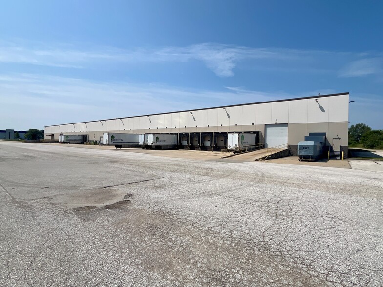 5770 Decatur Blvd, Indianapolis, IN à louer - Photo de l’immeuble – Image 3 sur 3
