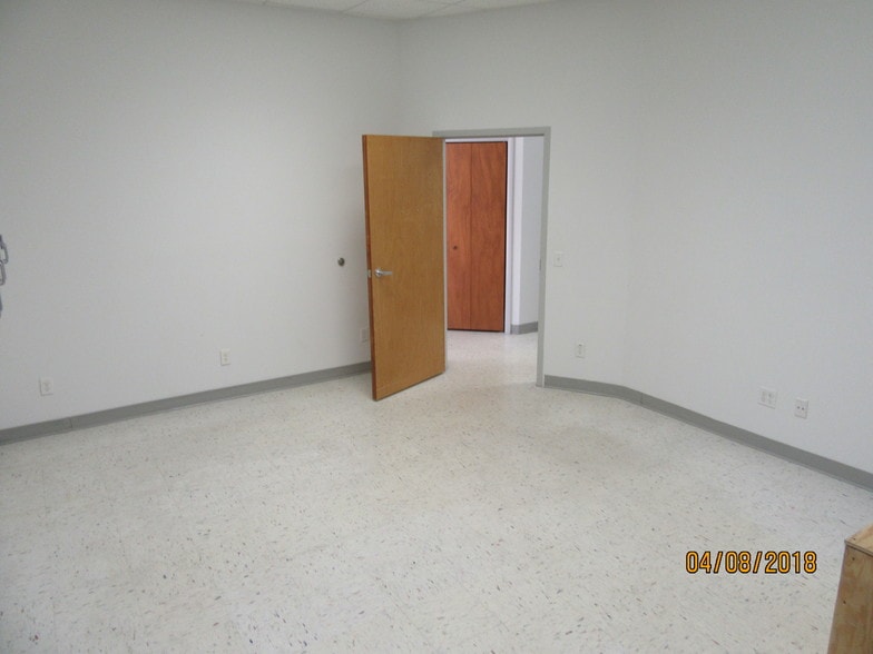 1027 Florida Ave S, Rockledge, FL à louer - Photo intérieure – Image 3 sur 13