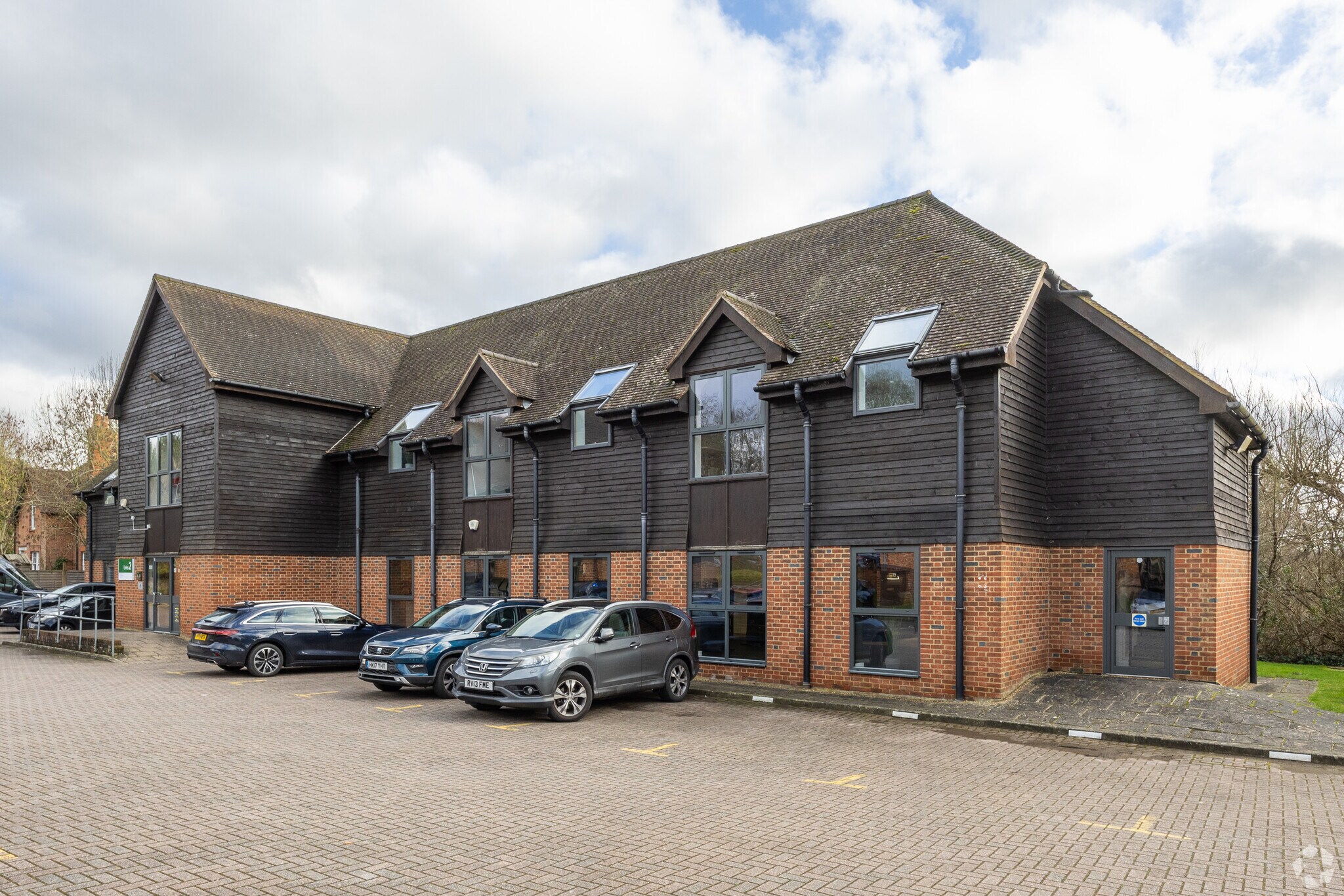 Old Woking Rd, Old Woking à louer Photo principale– Image 1 sur 3