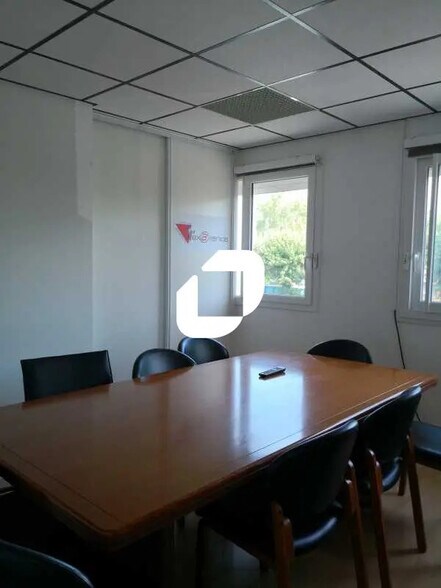 Bureau dans Lisses à louer - Photo de l’immeuble – Image 2 sur 4
