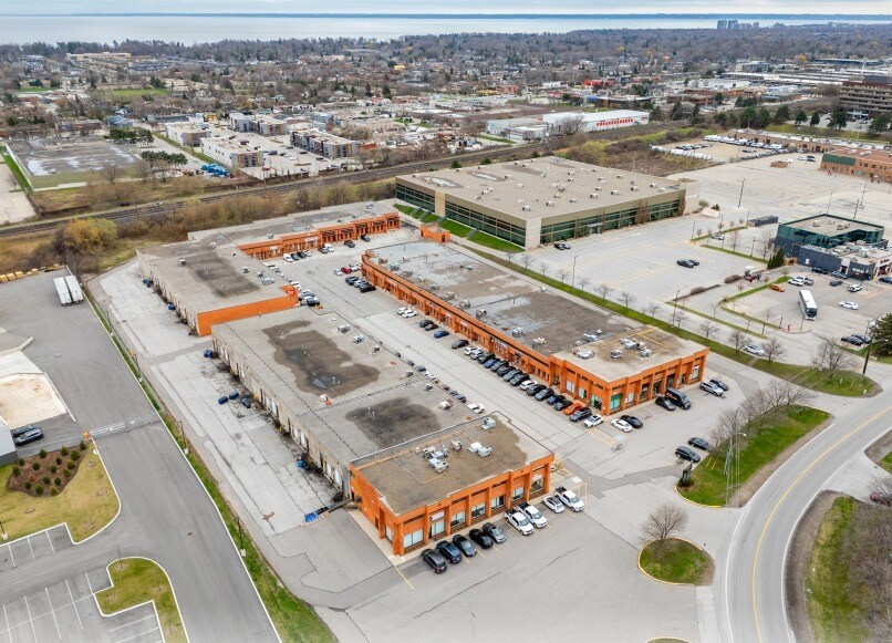 220 Wyecroft Rd, Oakville, ON à louer - Aérien – Image 2 sur 2