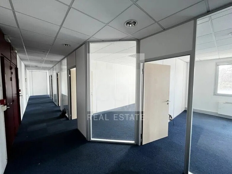 Bureau dans Bron à vendre - Photo intérieure – Image 3 sur 11