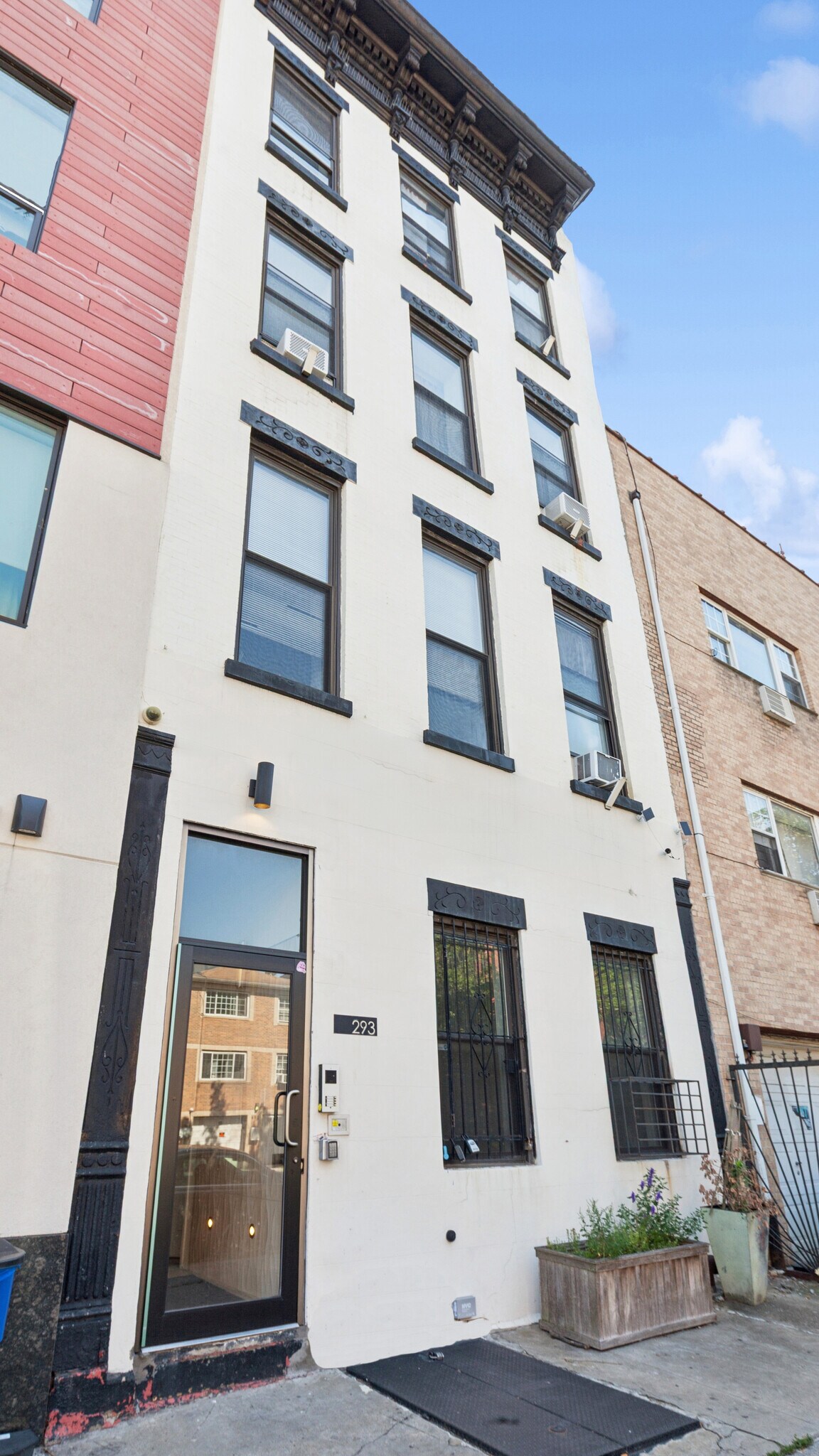 293 Tompkins Ave, Brooklyn, NY à vendre Photo de l’immeuble– Image 1 sur 10