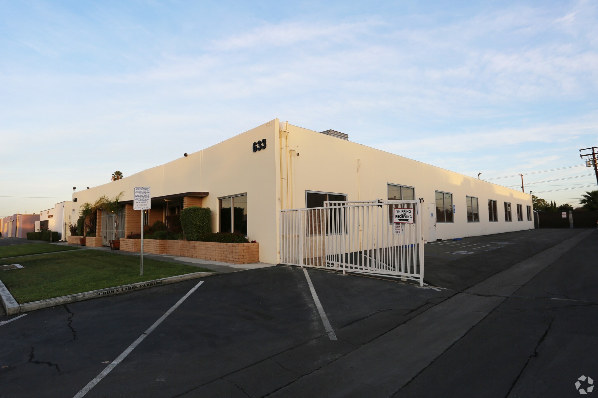 633 Young St, Santa Ana, CA à louer Photo principale– Image 1 sur 5