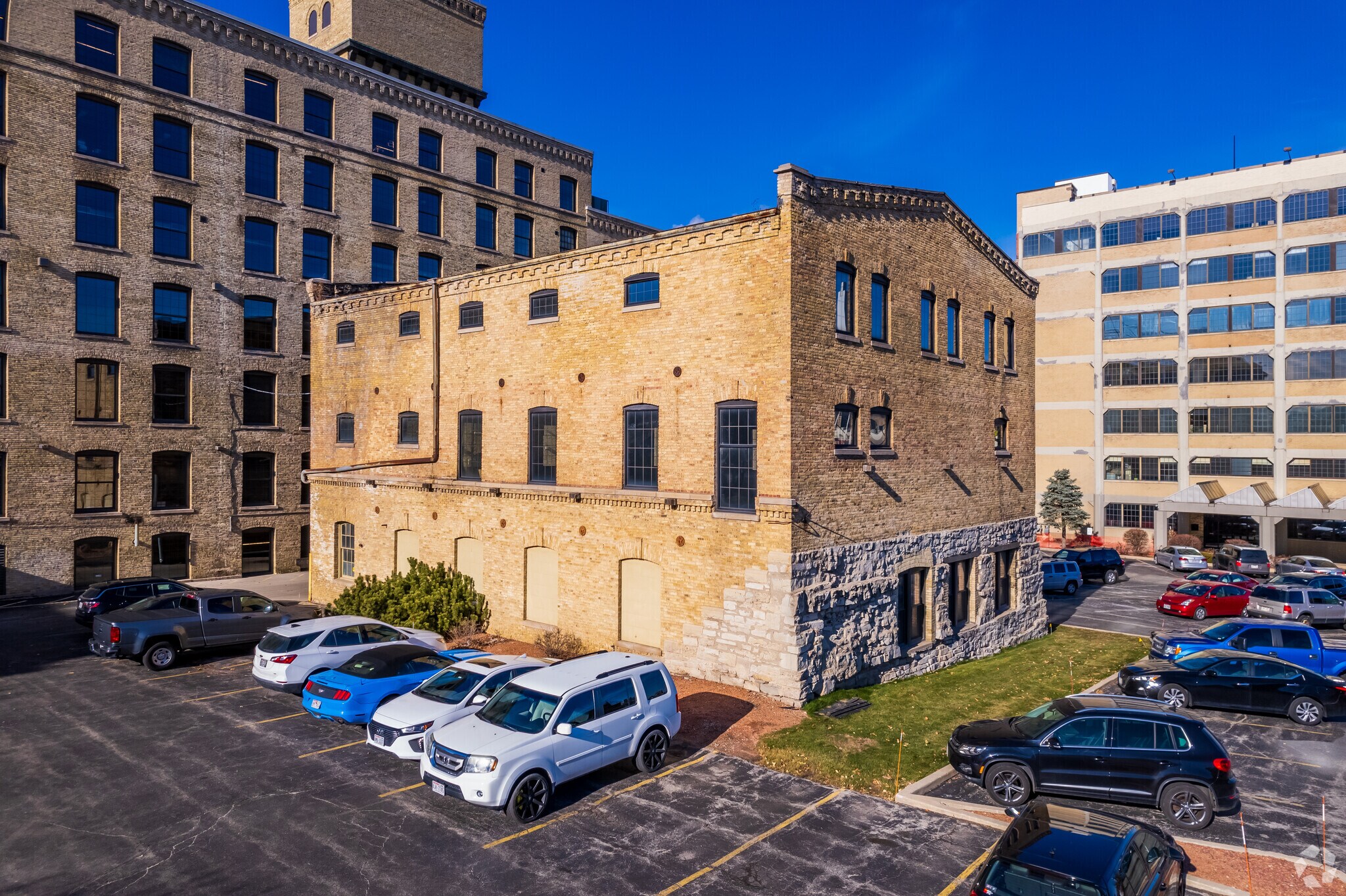 620 W Virginia St, Milwaukee, WI à louer Photo de l’immeuble– Image 1 sur 7