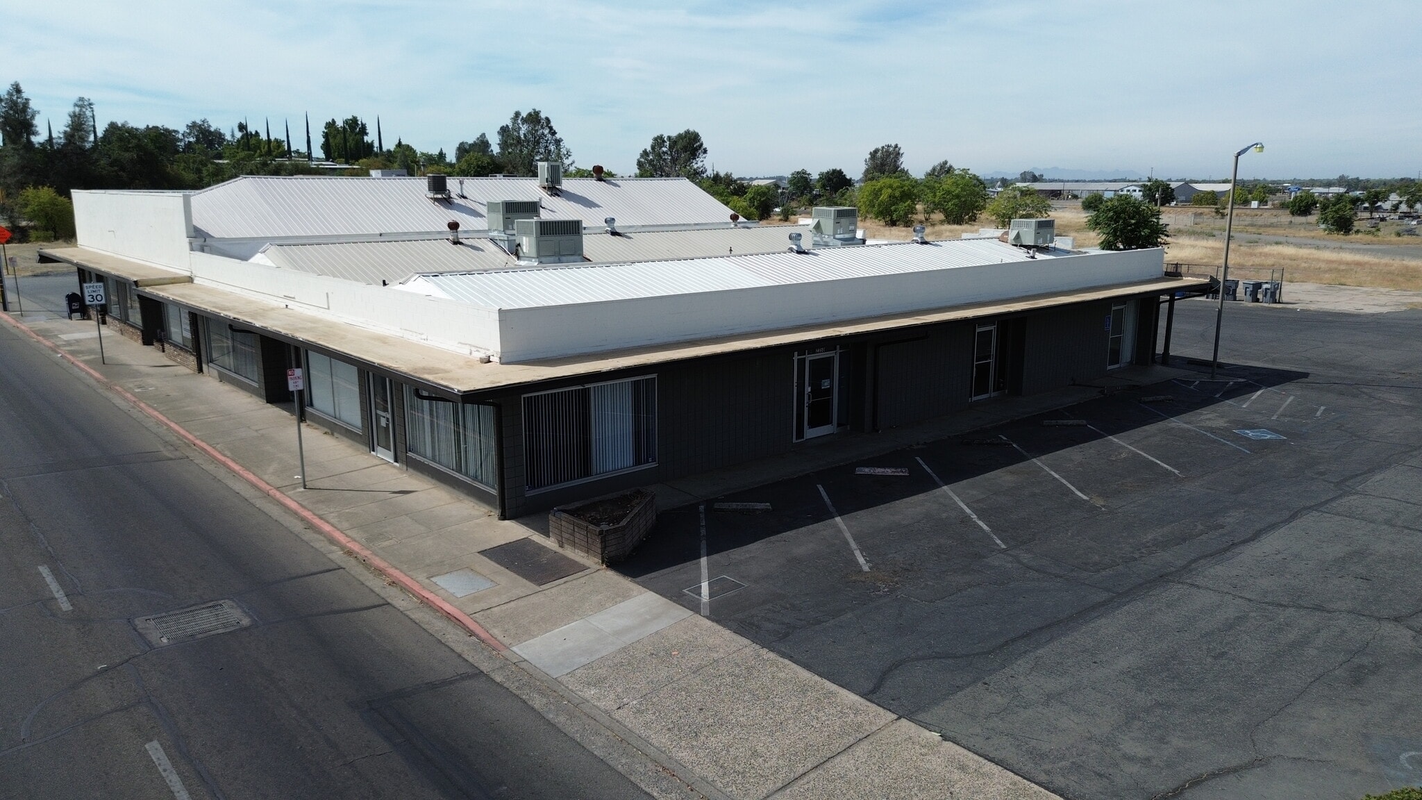 2358-2368 Lincoln St, Oroville, CA à louer Photo principale– Image 1 sur 58