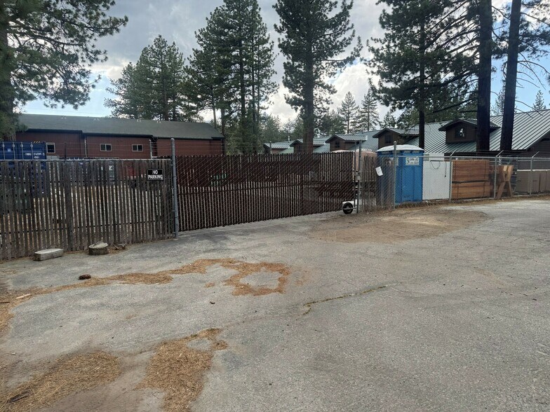 1110 Melba Dr, South Lake Tahoe, CA à vendre - Photo de l’immeuble – Image 2 sur 3