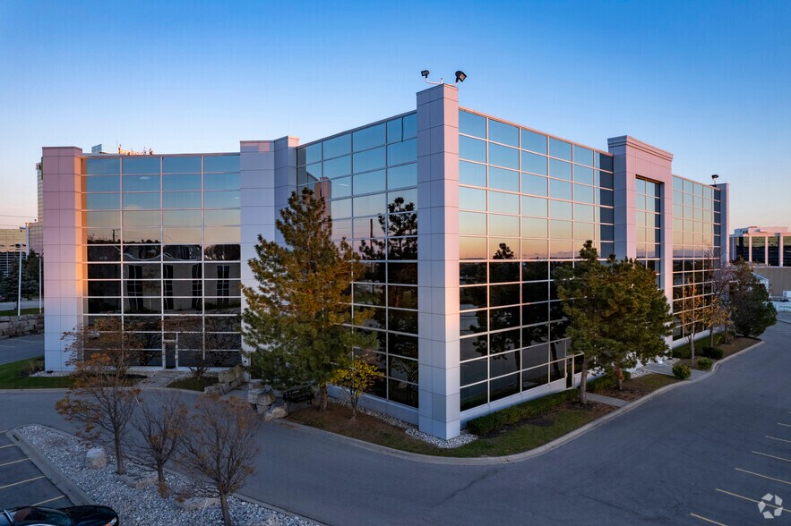 5515 N Service Rd, Burlington, ON à louer - Photo de l’immeuble – Image 2 sur 4